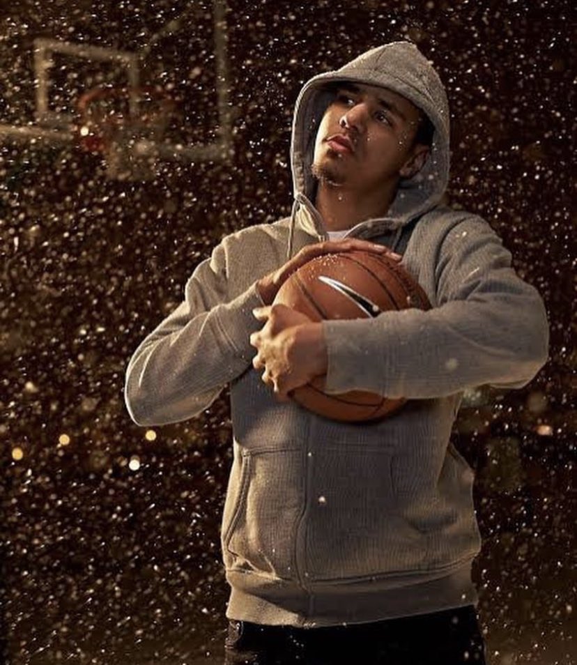 TeamDreamville's tweet photo. J. Cole - The Warm Up 

🌧🏀 https://t.co/FR7njpAikJ