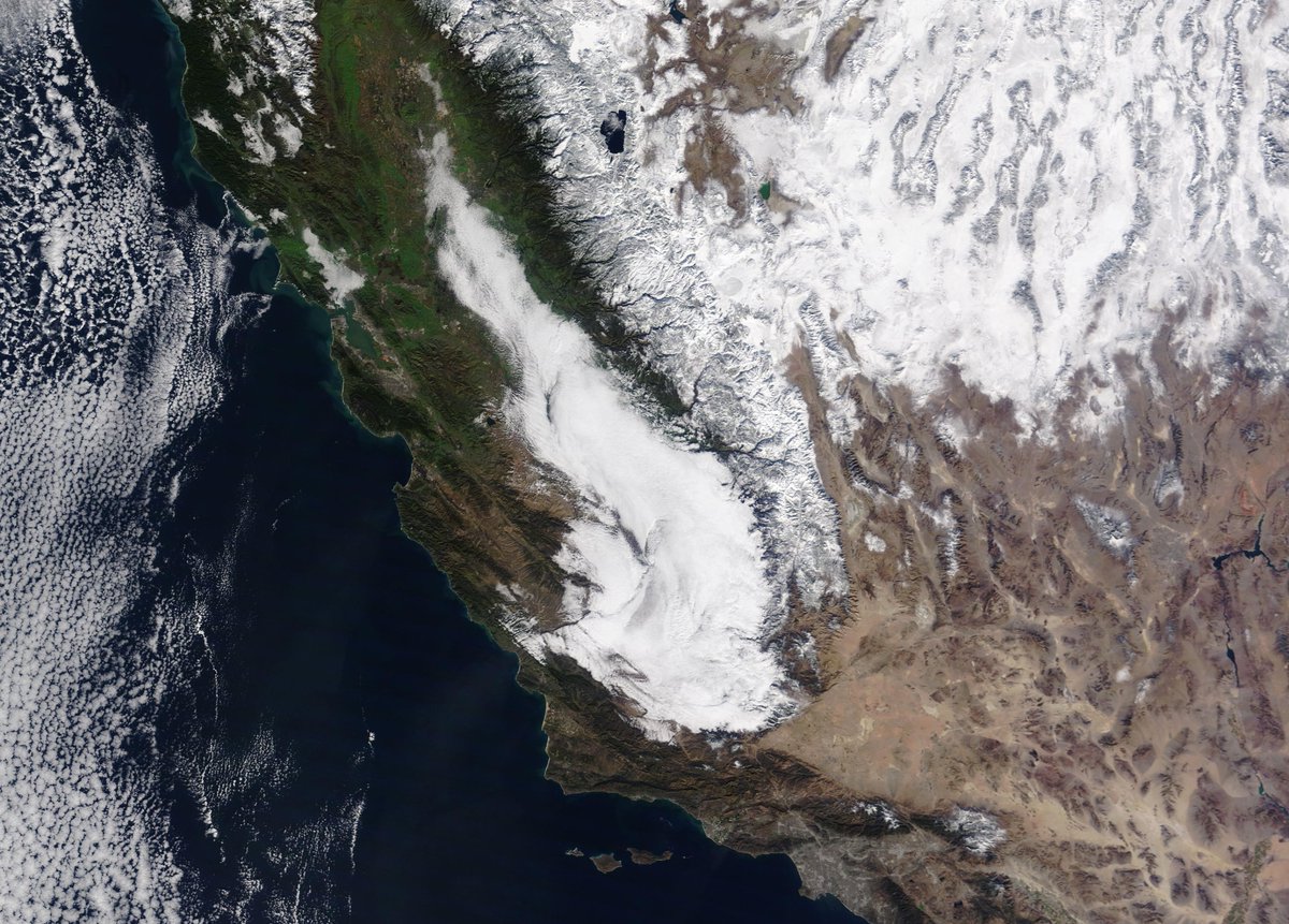 DrewTumaABC7's tweet photo. SIERRA SNOWPACK
2 weeks ago (left image) snow levels were 17% of normal and today (right image) they are at 98% of normal 🙌🏔️ https://t.co/EWpflUSIml