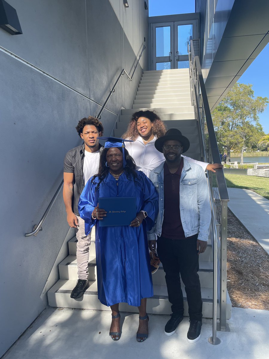 TOdadon's tweet photo. Ropost from mom graduation 👩‍🎓❗️ https://t.co/1rmlunoTjX
