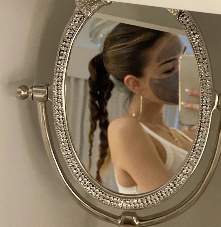 blueswolfie's tweet image. madison beer sent u a message, your 3rd emoji is your reaction