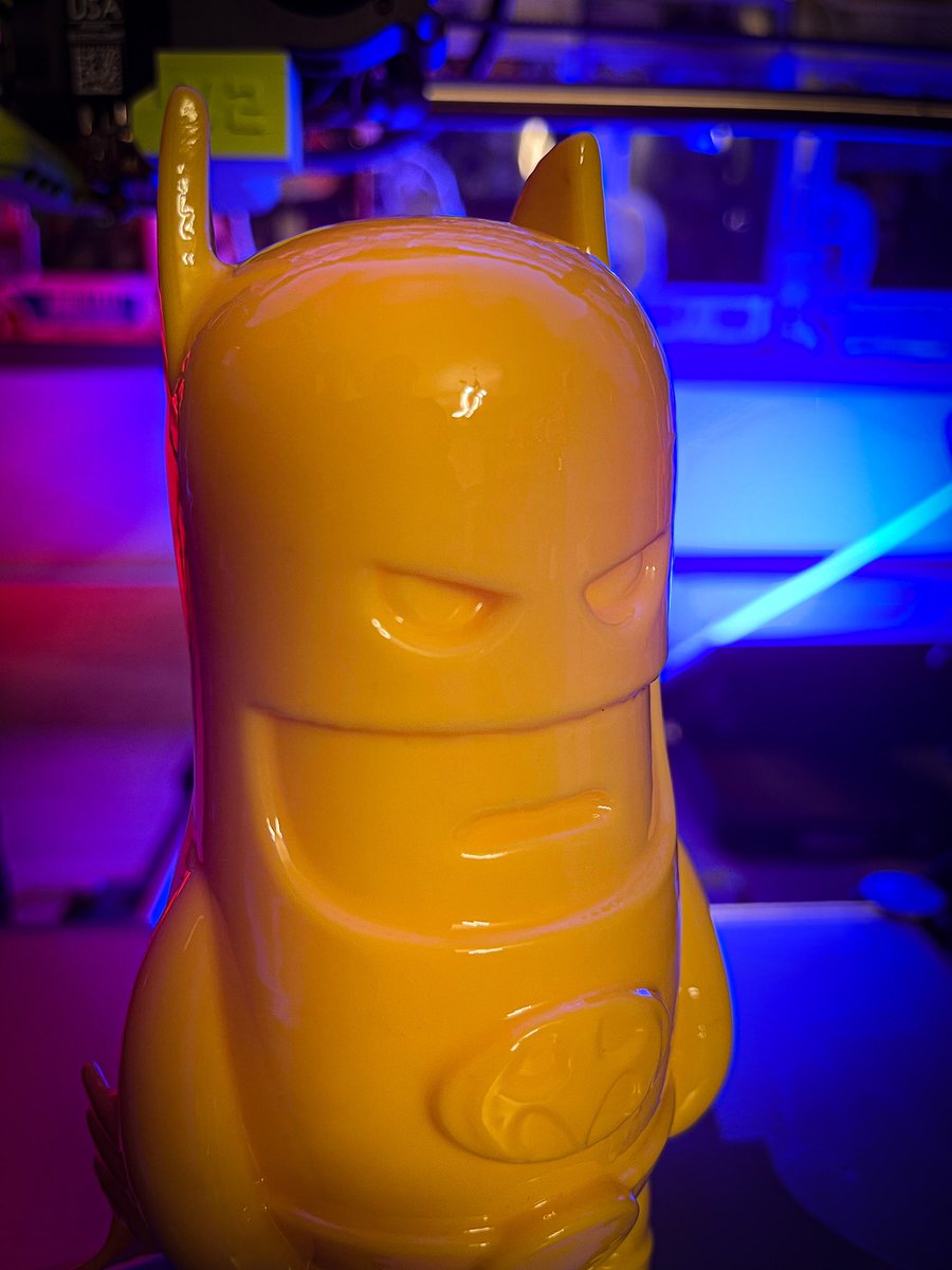 SamPrentice's tweet image. @Polymaker_3D ‘s #polysmooth process on @wekster2507 ‘s Batman! Still playing with process times for smoothing @TheBatman #batman #3dprinted @lulzbot3D