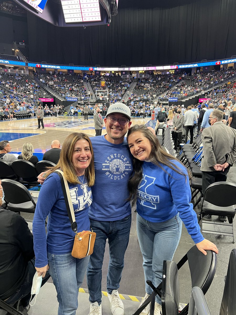 AngieLC18's tweet photo. First UK basketball game! @TMobileArena https://t.co/YKn7z0x541