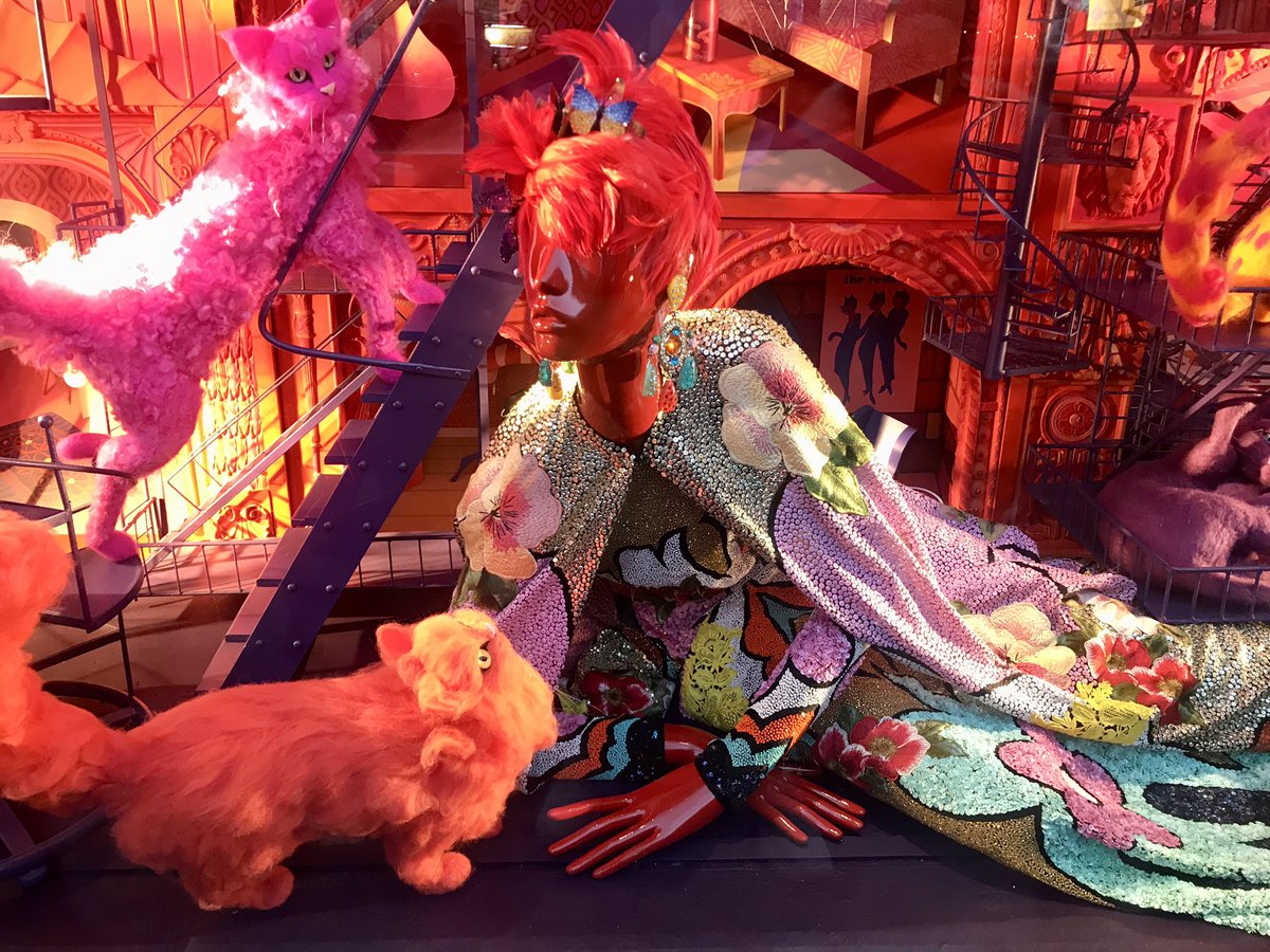 SentryxHQ's tweet photo. The MARVELOUS Windows at @Bergdorfs 🎄 #VisualCandy #Fashion #BergdorfGoodman #NYC https://t.co/S6WtWiMXZy