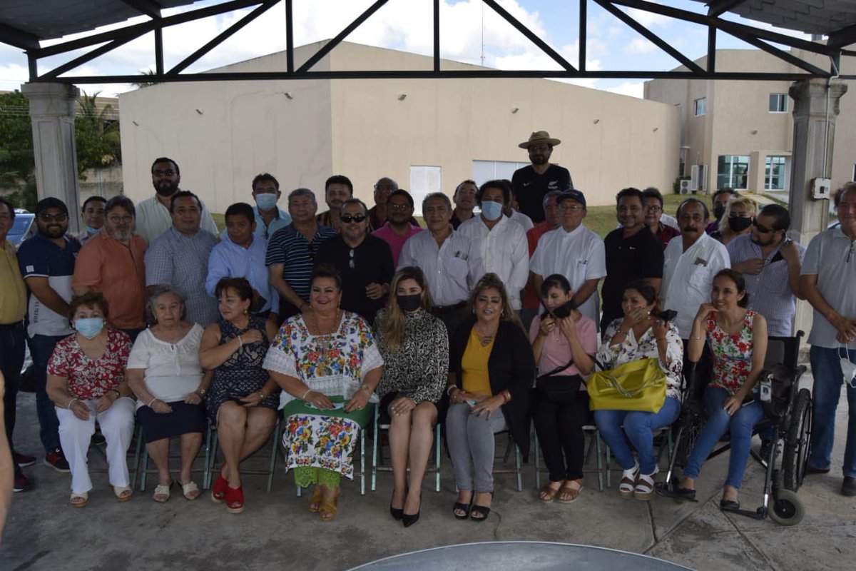 mipuntodevistaa's tweet photo. Los Notables. 

Los gobernantes debe ser humildes, honrados, íntegros, con ética y muy solidarios con el pueblo. De otro modo, la injusticia y la desigualdad impera.

Reunión Navideña 2021.
#LosNotables
 #FirmesyDignos 
@8herbe @chanboox @carmen_na_na @EMollerB @edgarescalante https://t.co/yLyI4oVmlJ