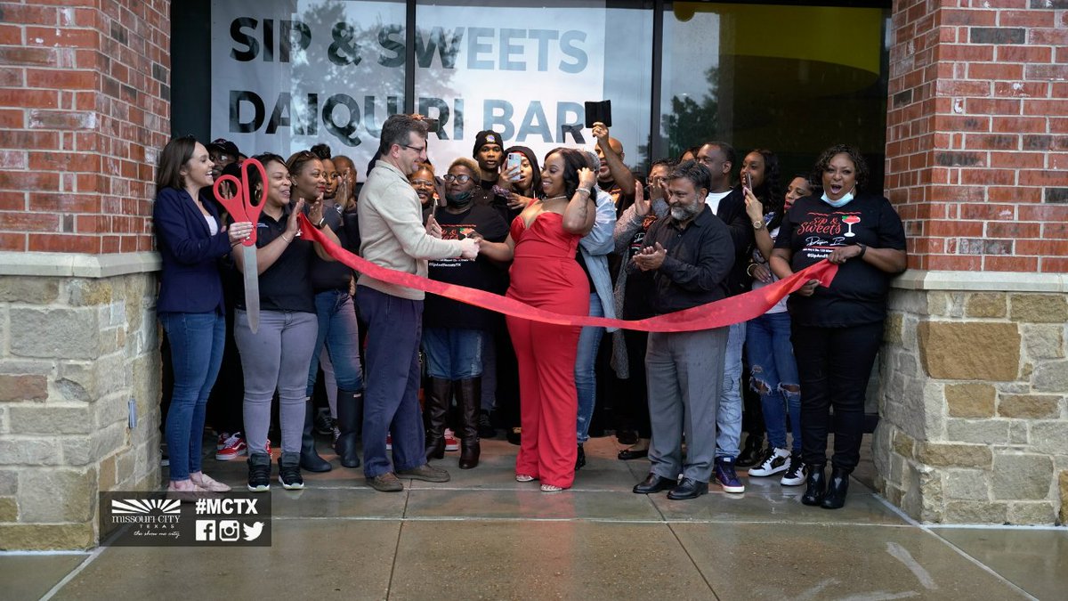 MissouriCityTX's tweet photo. Welcome 🤝 Sip & Sweets Daiquiri Bar to the #ShowMeCity! Check out scenes 📸 from the ribbon cutting ceremony of this new #MCTX business located at 9050 Hwy. 6, Ste. 120, with Mayor Robin Elackatt, Mayor Pro Tem Anthony Maroulis and Economic Development Director Aubrey Nettles 👏 https://t.co/Ho6MiLlwlR