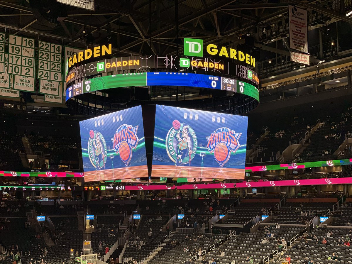 Traticaster101's tweet photo. KNICKS NATION IN THE BUILDING!! https://t.co/TlYChjZMA3