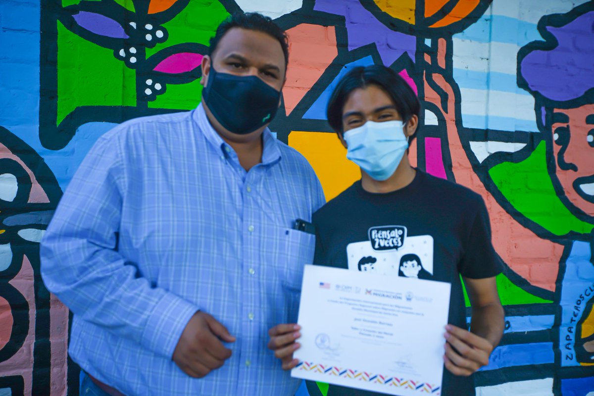 AcevedoGustavo_'s tweet photo. Este día inauguramos el mural de la campaña: "Piénsalo dos veces" Donde tuvimos apoyo de @cindyportal Viceministra de Salvadoreños en el Exterior y Diana Echeverria Directora de Movilidad Humana y Atención a la persona Migrante. https://t.co/YejFDGm7i0