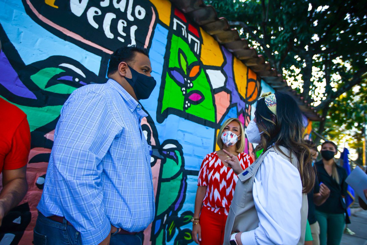 AcevedoGustavo_'s tweet photo. Este día inauguramos el mural de la campaña: "Piénsalo dos veces" Donde tuvimos apoyo de @cindyportal Viceministra de Salvadoreños en el Exterior y Diana Echeverria Directora de Movilidad Humana y Atención a la persona Migrante. https://t.co/YejFDGm7i0