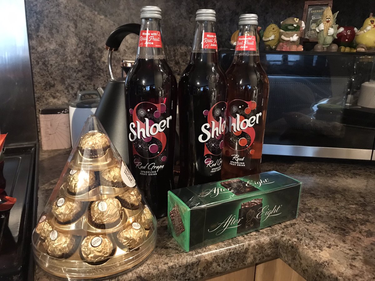 Dee_Banshee's tweet photo. Christmas essentials - #shloer #aftereights #ferrerorocher 😂 always thinking about food x https://t.co/bbqqownsAF