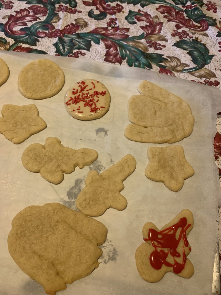 Kcookski's tweet photo. Overheard as my children are decorating Christmas cookies: “You’re going to need that for the blood, right?” https://t.co/LNFXtfREZV
