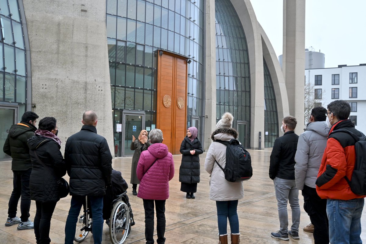 dimaevorg's tweet photo. Unsere barrierefreie Moscheeführung hat am 18. Dezember 2021 in einer schönen und besinnlichen Atmosphäre stattgefunden. @MoscheeF 

#IIIEVOrg #MoscheeForum #BarrierefreieMoscheeführung #Gebärdensprache #Gehörlos #Taub #Gebärdensprache #Inklusion #Rollstuhlfahrer #Behinderung https://t.co/c6NBhADhwV