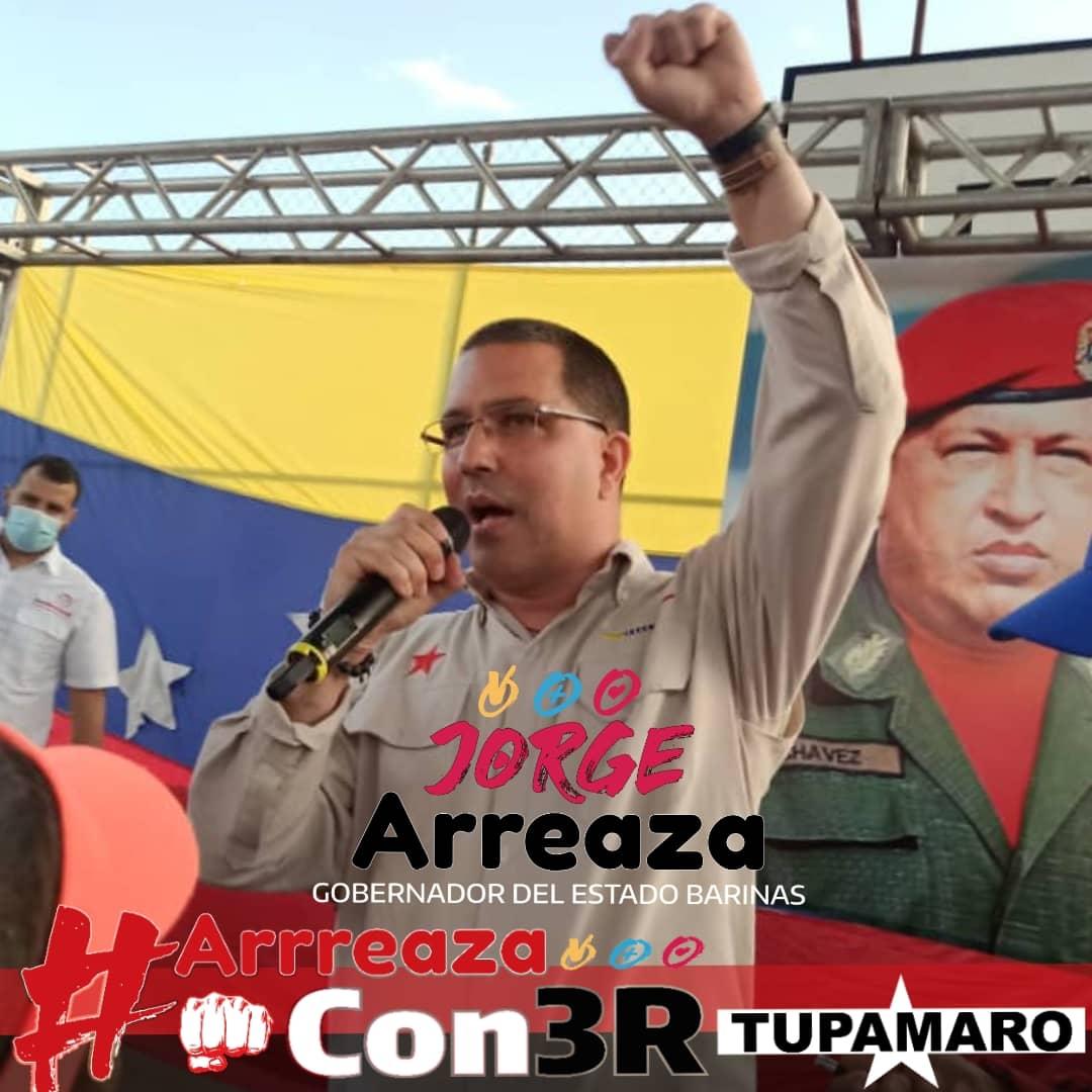 Puño en Alto Camaradas, jamás daremos nuestro brazo a torcer ante cualquier amenaza, en el terreno que sea defenderemos la Revolución! #ArrreazaCon3R <a href="/jaarreaza/">Jorge Arreaza M</a> @TupamaroMRT <a href="/NicolasMaduro/">Nicolás Maduro</a>