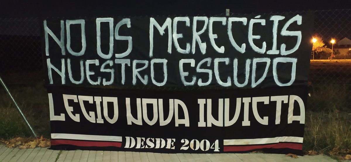 Foto del <a href="/UDMONTIJO/">Unión Deportiva Montijo</a> <a href="/Merida_AD/">A.D. Mérida</a> (19/12/2021). Esperemos que estos jugadores aprendan pronto a tener humildad y respetar a su hinchada, sin darles la espalda pidiendo disculpas después de las derrotas y no huyendo cobardemente a los vestuarios. NO OS MERECÉIS NUESTRO ESCUDO!