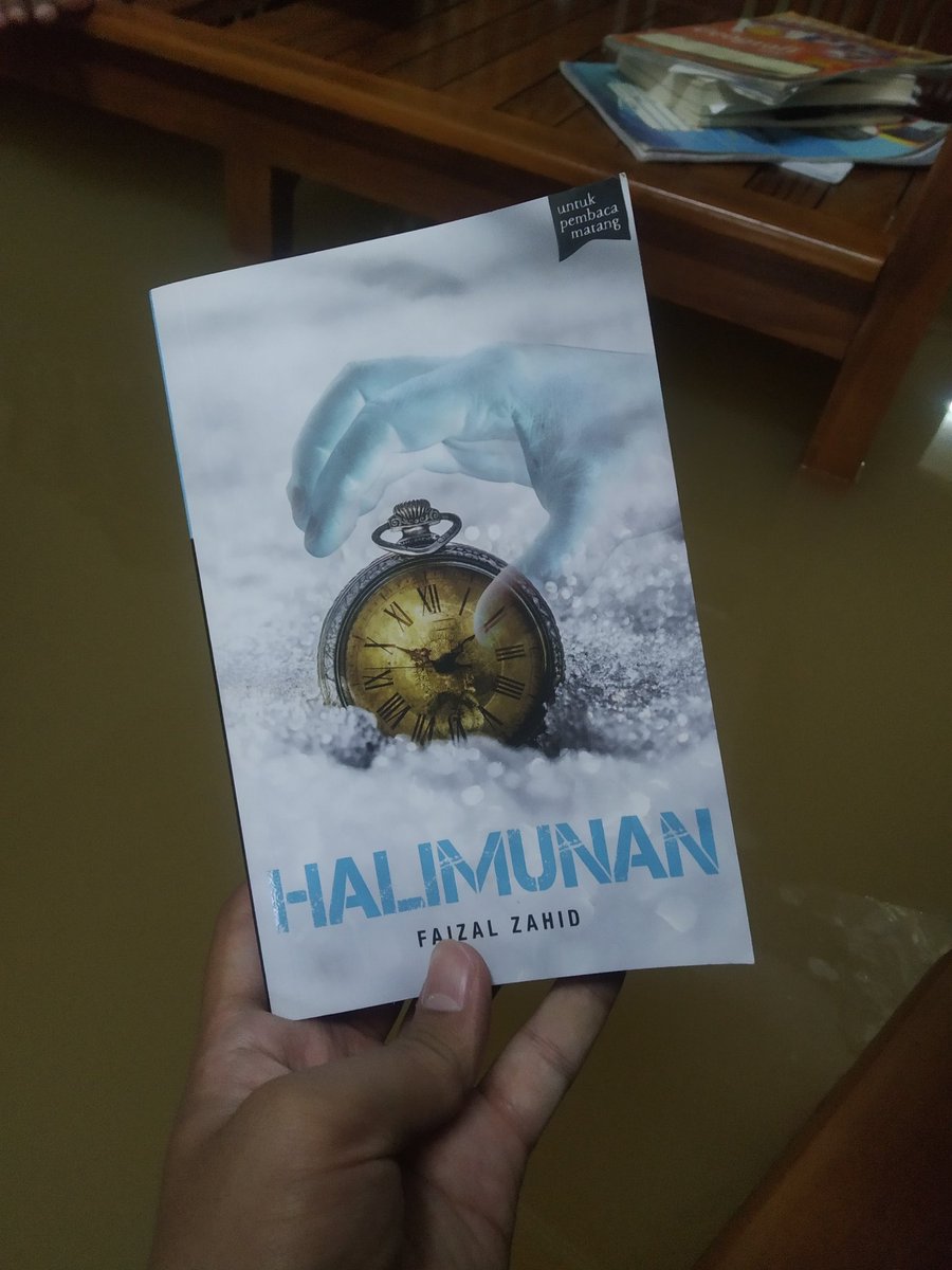marlepton's tweet photo. baca sat buku #Halimunan sementara kita jadi halimunan di mata PM🙄
@BukuFixi https://t.co/0FQcgARD9J