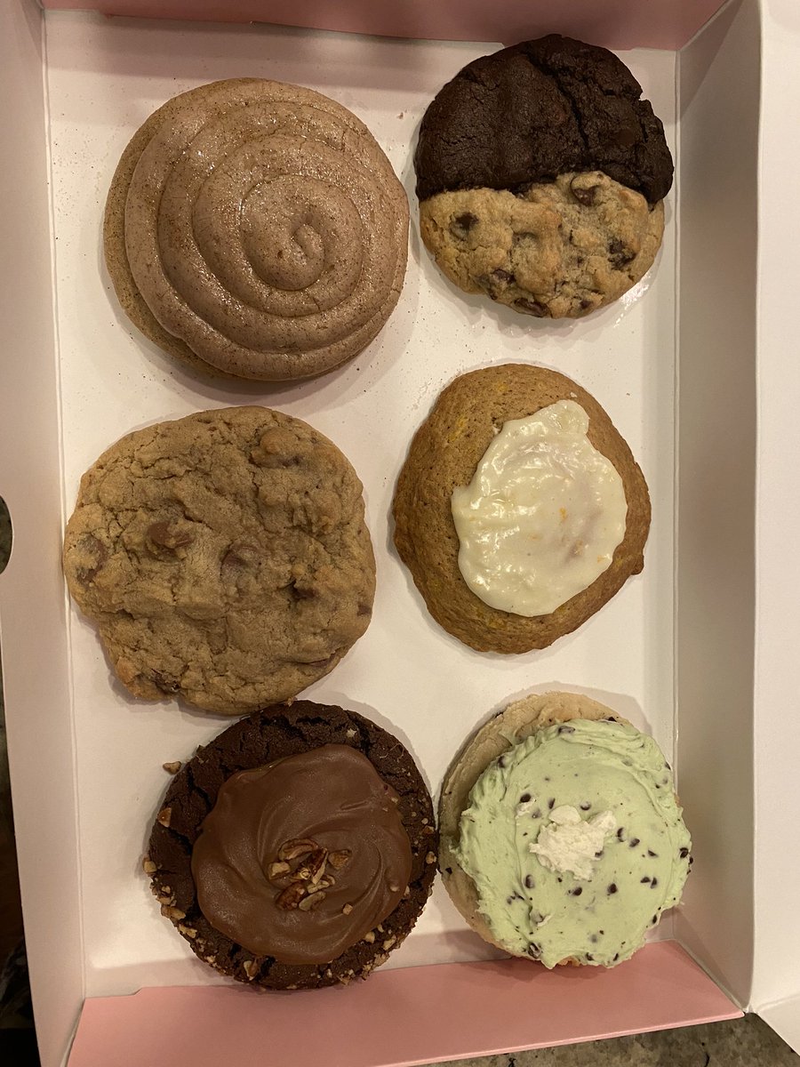 tatermeg's tweet photo. @CrumblCookies what’s up with the orange cookie looking like it was made by a kindergartner?  Not what I have ever seen from Crumbl before.  Hope this isn’t a sign of what’s to come… https://t.co/Znmprh7fht