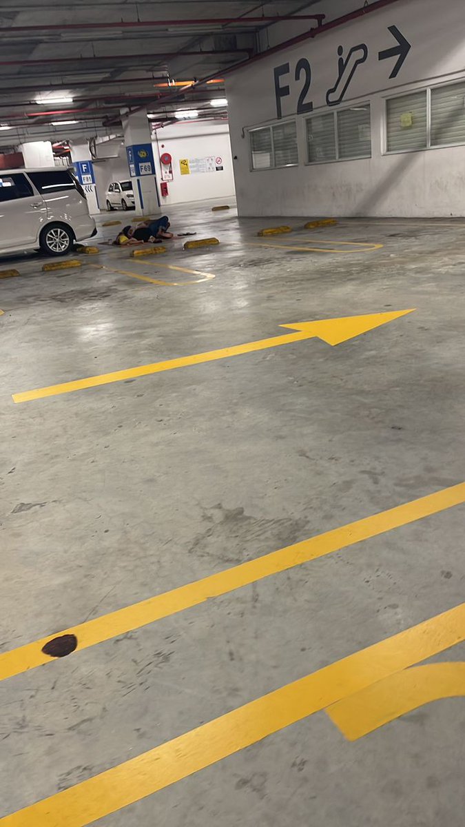 Kay Kamal S Tweet People Stranded In Aeon Mall Shah Alam Parking Lot Aeon Ada Sediakan Hall For Stranded Visitors Tapi It Was Too Cold Inside Many Opt To Rest In The