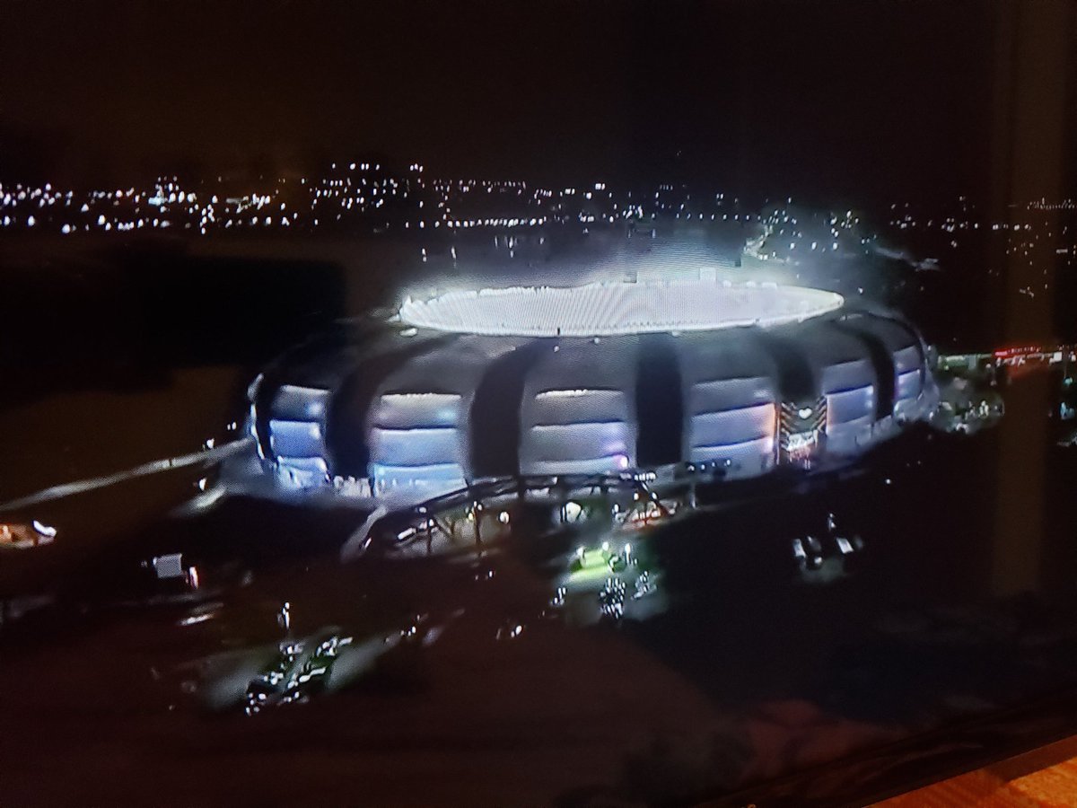 javierlanari's tweet image. Es imposible no verlo. Es imposible ignorarlo. Un estadio de fútbol de primer mundo en una provincia con 49% de pobreza. Quizá ambas cosas estén completamente ligadas...