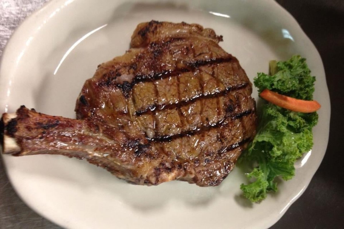 OmahaPrime's tweet photo. If you need a break from all the holiday cooking and baking, our chefs are here to prepare a delicious steak for you! Join us for an incredible dining experience soon. #OmahaPrime #ChopHouse #NYStyleChopHouse #NYCStyleSteak #Steakhouse #OmahaEats #OmahaFoodie https://t.co/8Wdfl854AE
