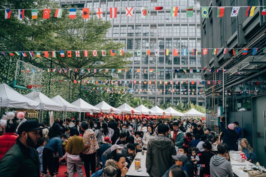 SISGeckos's tweet image. Yesterday’s International Winter Baazar was a massive success! Thank you to everyone for coming out and supporting the event! This event truly shows how diverse and caring our #SISCommunity really is! #SISRocks #ISSEdu #Shenzhen #InternationalSchool #NetValley