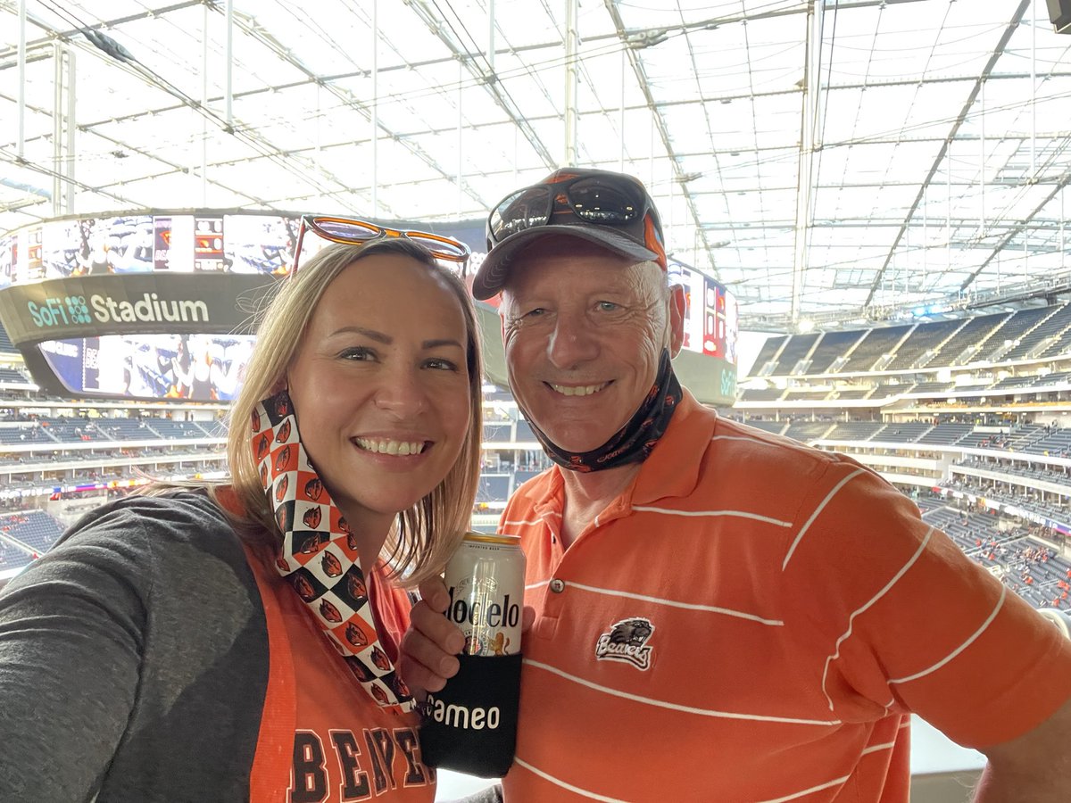 sritchiedpt's tweet photo. @LABowlGame @BeaverFootball @USUFootball @MountainWest @pac12 @BowlSeason So ready! Let’s go Beavs! #GoBeavs @BobKeefer5 https://t.co/E9i4wMCoFo