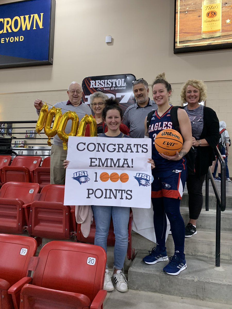 Congrats to @esdehart3030 for scoring her 1000th point! Huge accomplishment and well earned!