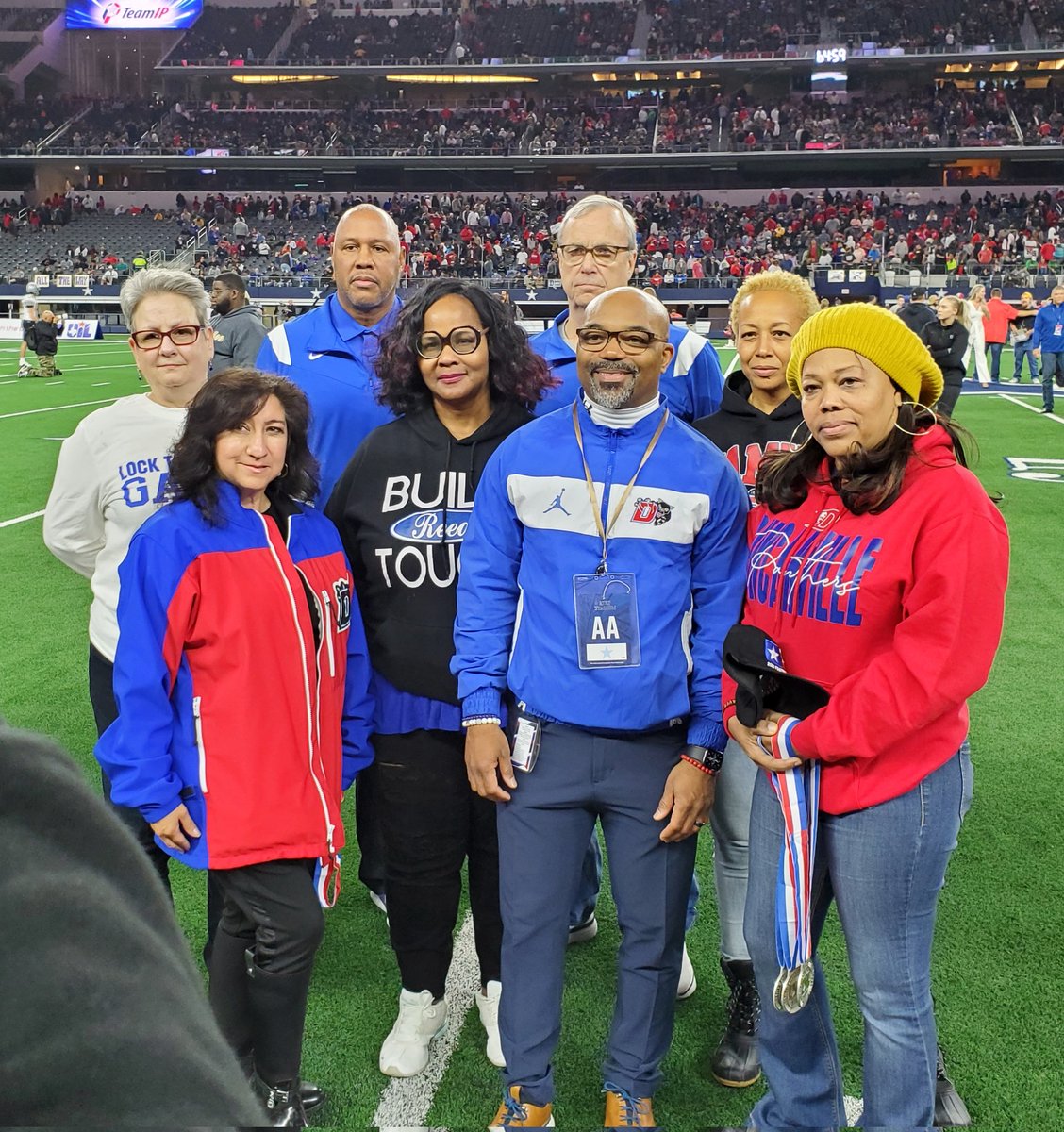 DuncanvilleISD's tweet photo. We are proud of you! @Duncanville_Fb, you worked so hard to reach the state title game and all of @CityDuncanville stands with you. Thank you for giving us a great season and being amazing student-athletes. @PantherPride #WeAreDville https://t.co/df5KqeT1Ed