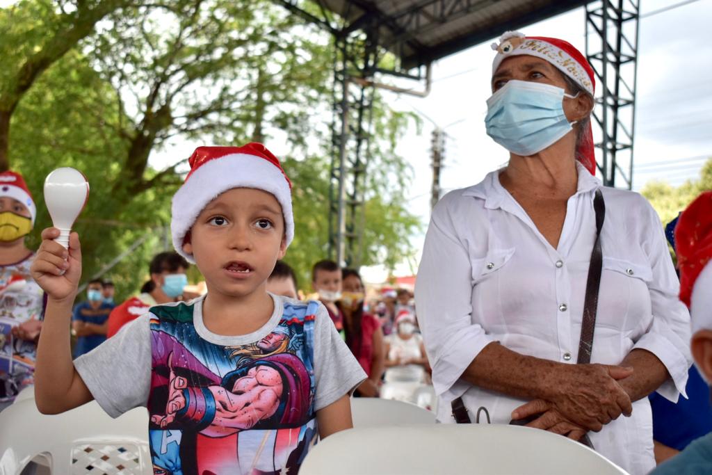 alcaldiadeyopal's tweet photo. Las novenas están lideradas por la Secretaría de #AcciónSocial en cabeza de la Gestora @SilviCatalinaVC, con apoyo de los secretarios de Despacho.
Hoy, la novena estuvo a cargo de los entes descentralizados #IDRY, #INDEV; quienes con amor y regocijo animaron a la comunidad. https://t.co/ZEeU5XxtNU