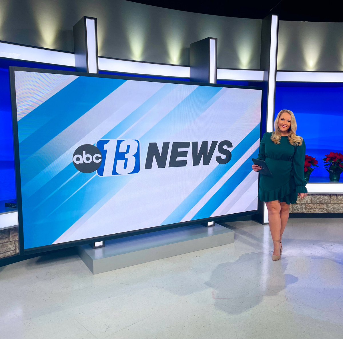 m24242424m24's tweet photo. Trading reporting in the field in Roanoke for anchoring on the desk tonight in Lynchburg. Catch us on at 11 after the game! https://t.co/aaRBCEcWyB