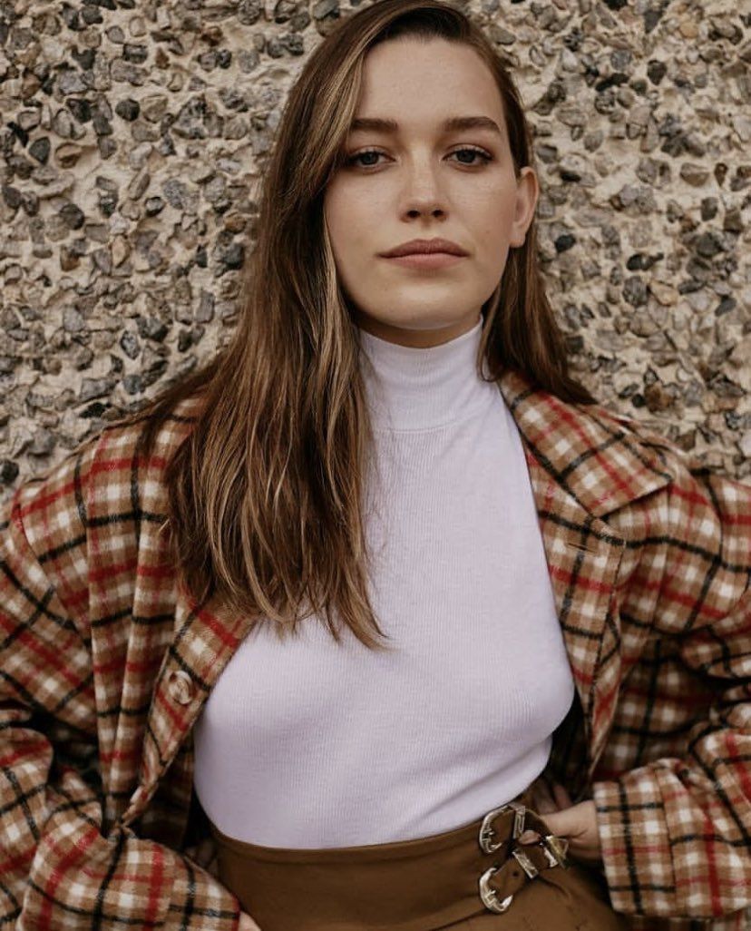 sboficial's tweet photo. TOP GATAS DO ANO

16 • Victoria Pedretti https://t.co/S77vg0a2rt