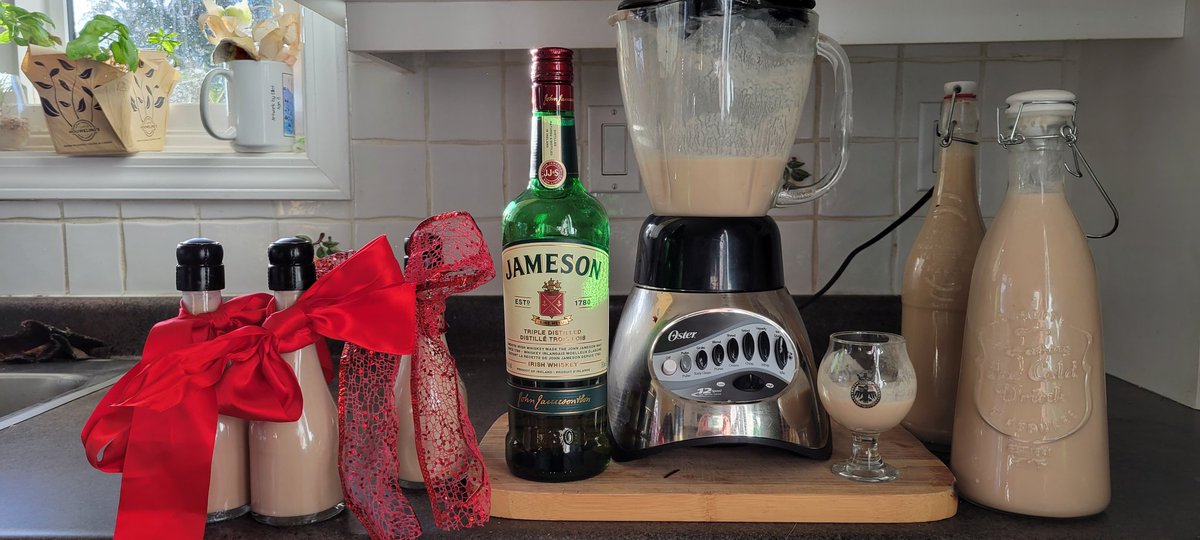 Gord_blvd's tweet photo. Christmas Irish cream 2021
#drunksanta #holidaytraditions https://t.co/FDmW0GG2aA