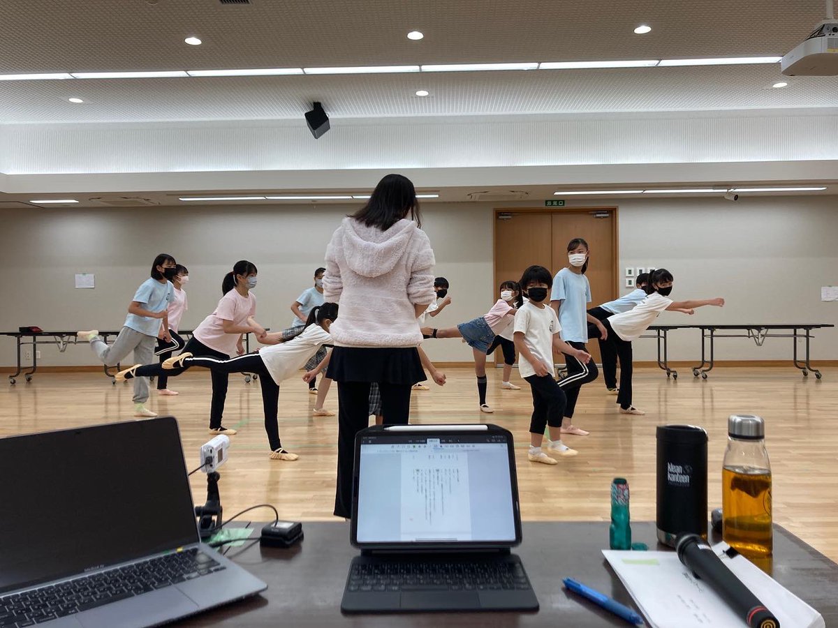 fettochine's tweet photo. 本日、本番です！
リーディングミュージカル
「雪色オルゴール」
脚本・音楽　まきりか
構成・演出　橋本昭博

キャスト11名
リトルダンサー39名
総勢50名の出演者
日本橋公会堂にて、17:30〜です！
上演時間は、1時間10分
クリスマス前にぴったりな作品です。
当日券あります。
お待ちしております！ https://t.co/hiaWuY8dPC