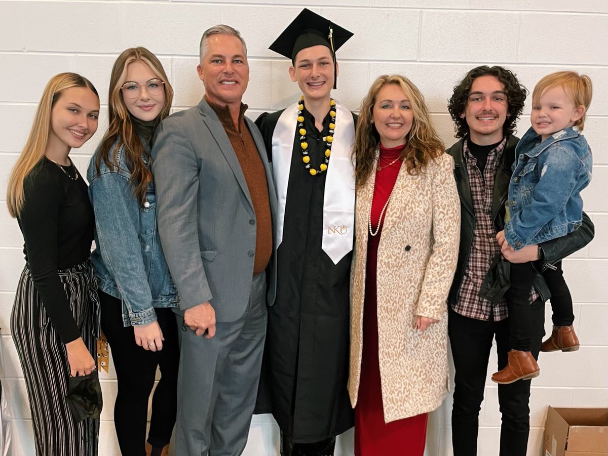PaulWoosley's tweet photo. Proud of Caleb! Graduated today with a Bachelor degree in psychology and a minor in art! Great things to come! God is Good! https://t.co/zyrCPn92wq