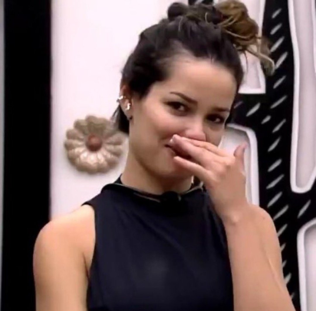 julibenzim's tweet image. A anitta repostando a juliette kkkk