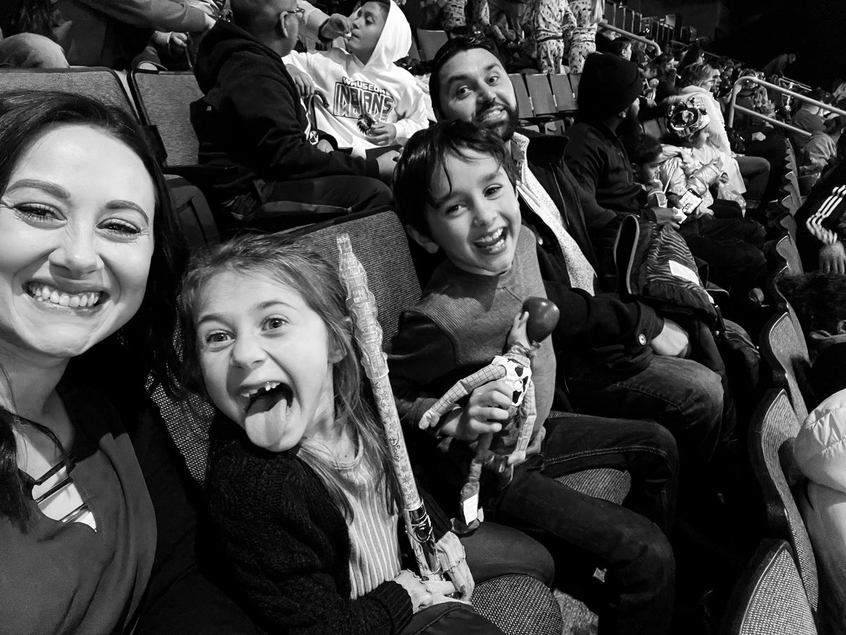 The whole crazy crew at #DisneyOnIce ❄️