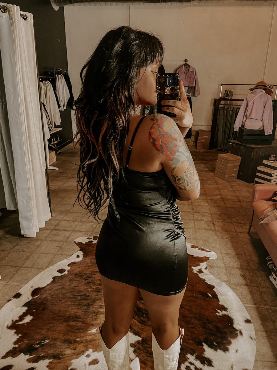 buckin_buffalo's tweet photo. Bye. Everyone needs a black silk mini 😍 https://t.co/1ElmIgyyx2