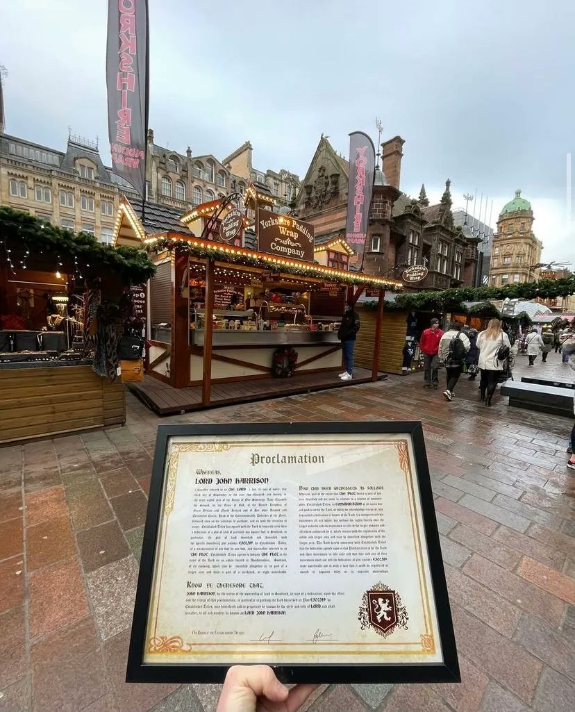Est_Titles's tweet photo. Christmas markets have begun in Scotland. Are you excited? Treat your loved one to a trip to Edinburgh’s Christmas markets, and end the trip with a certificate declaring their new Lord or Lady title! #ChristmasMarketsEdinburgh https://t.co/rm3A0Yotwo