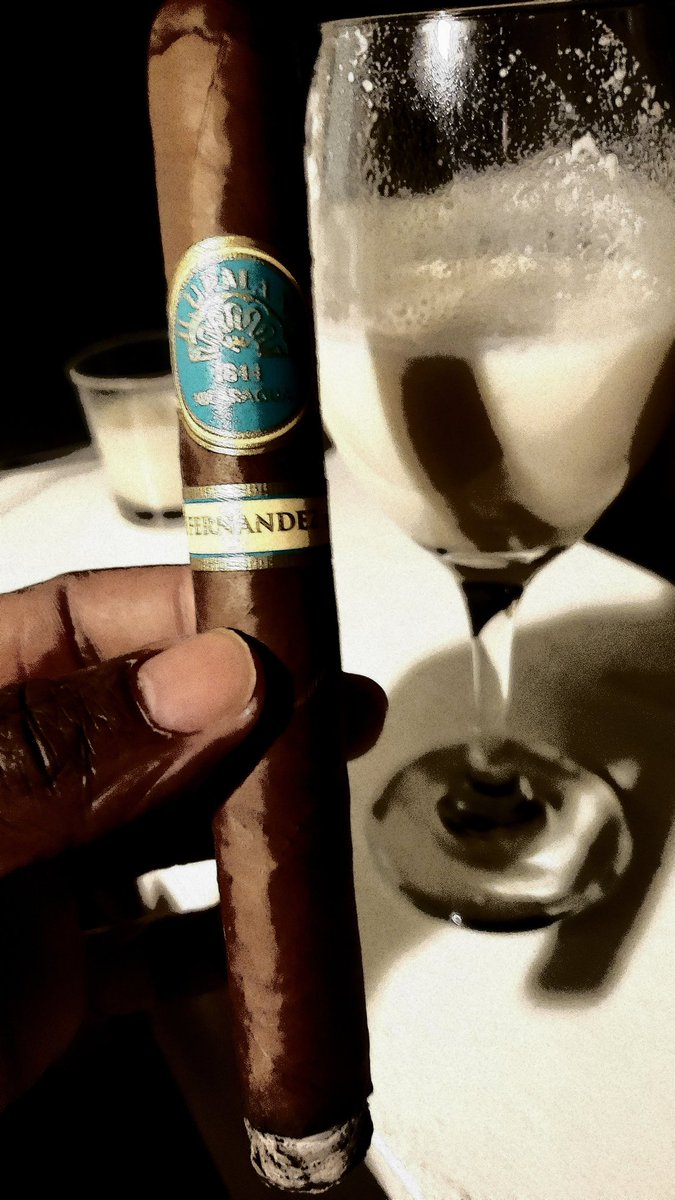 rayadh97's tweet image. #coquito sipping tonight #cigarmode =H.UPMANN ⬆️👍🏾💨#WINNING