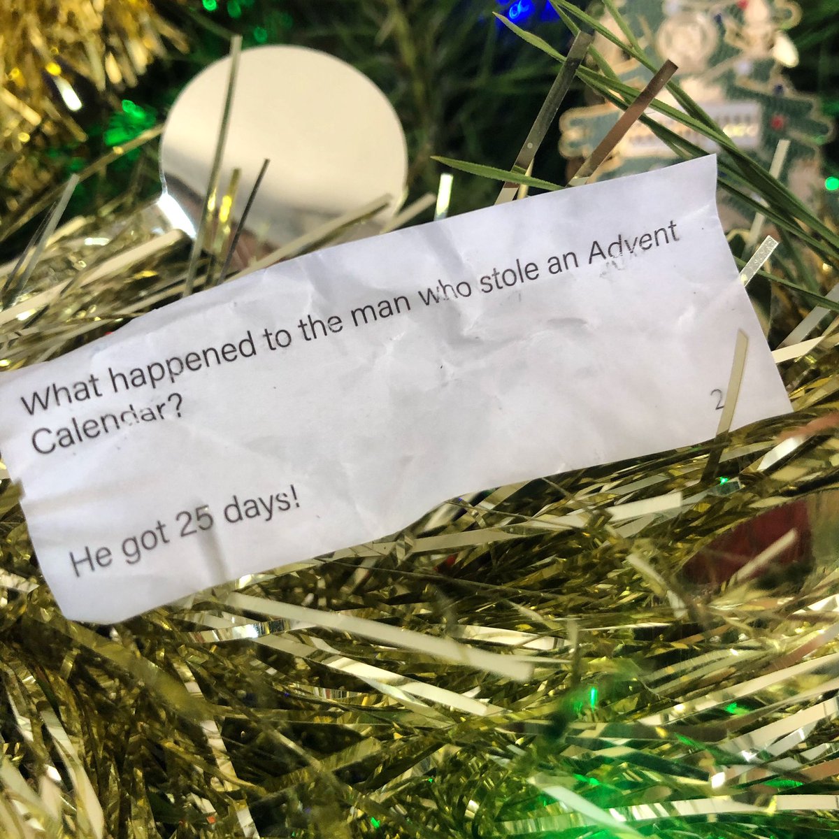 frantastic_fran's tweet photo. #christmascracker jokes ftw! 
🤣🎄♥️😆 https://t.co/0wh3UScWim
