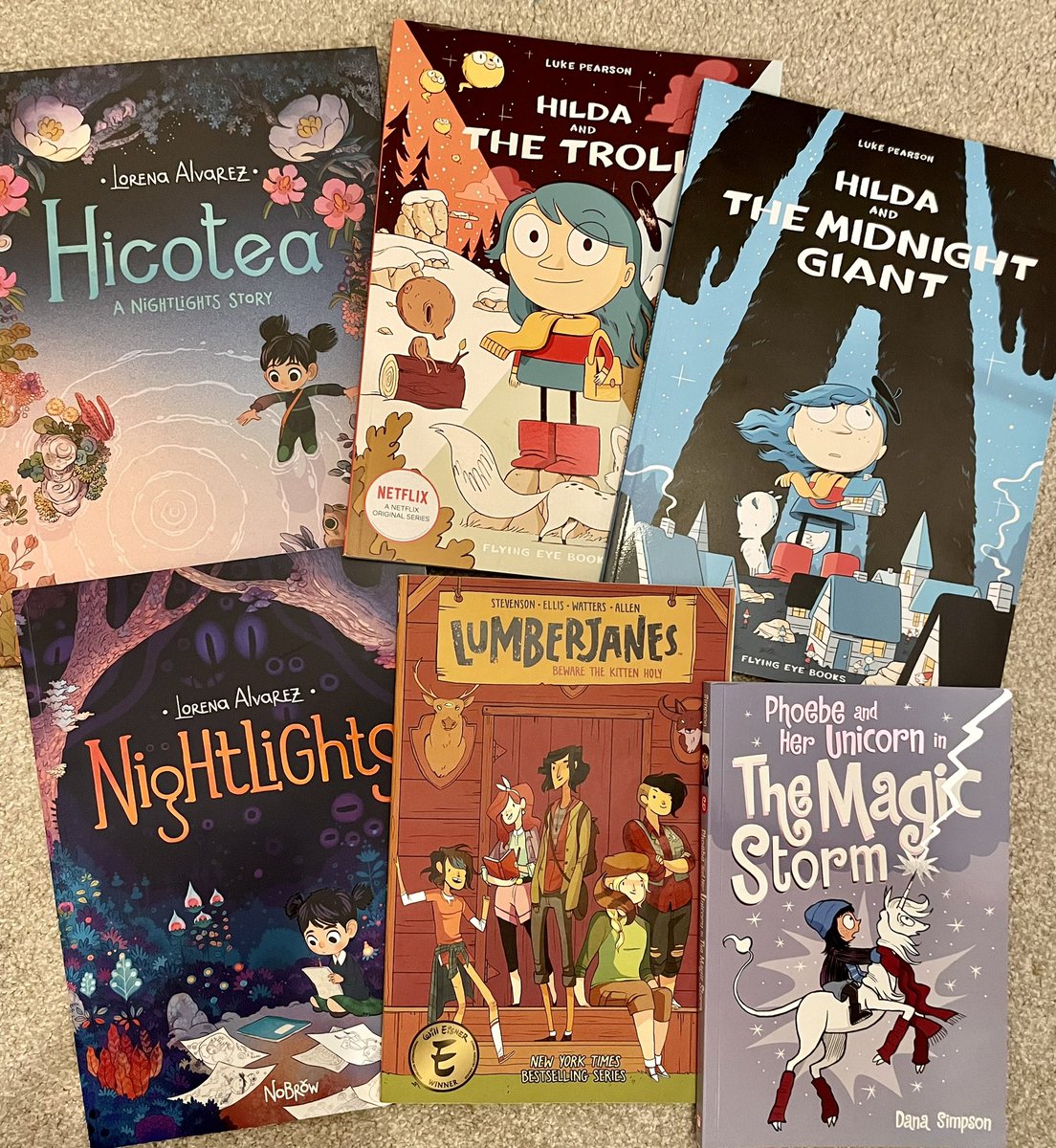 It’s a graphic #giveaway! Just FOLLOW &amp; RETWEET for a chance to win by 12/20 📚📚