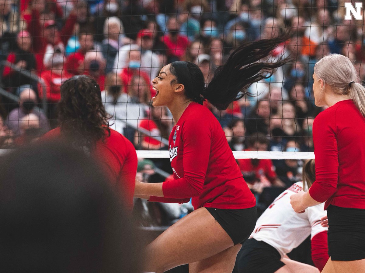 RT IF <a href="/_lifeofkay/">Kayla Caffey</a> HYPES YOU UP.

Huskers lead 12-7 in the 2nd set!!