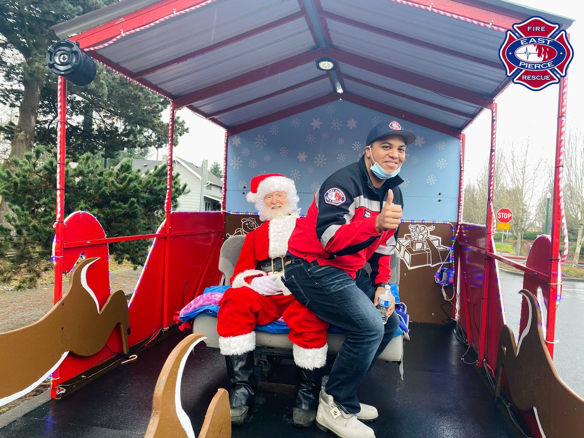 A little rain and wind didn’t keep Santa and his helpers from cruising the streets of Sumner today!  #HoHoHo #SantaRun