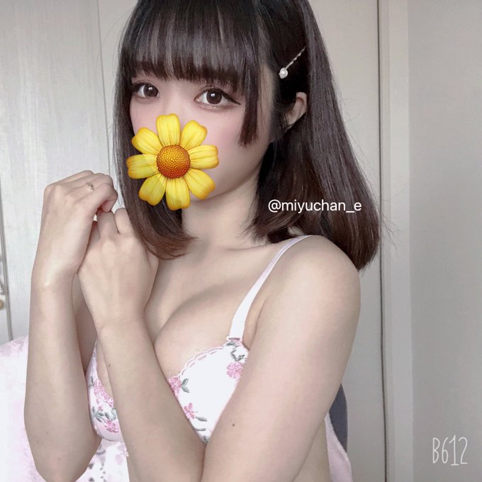 おはようございます️☀️.&deg; 外は雪でまっしろです ⛄️゛ https://t.co/lSRlNkac9S