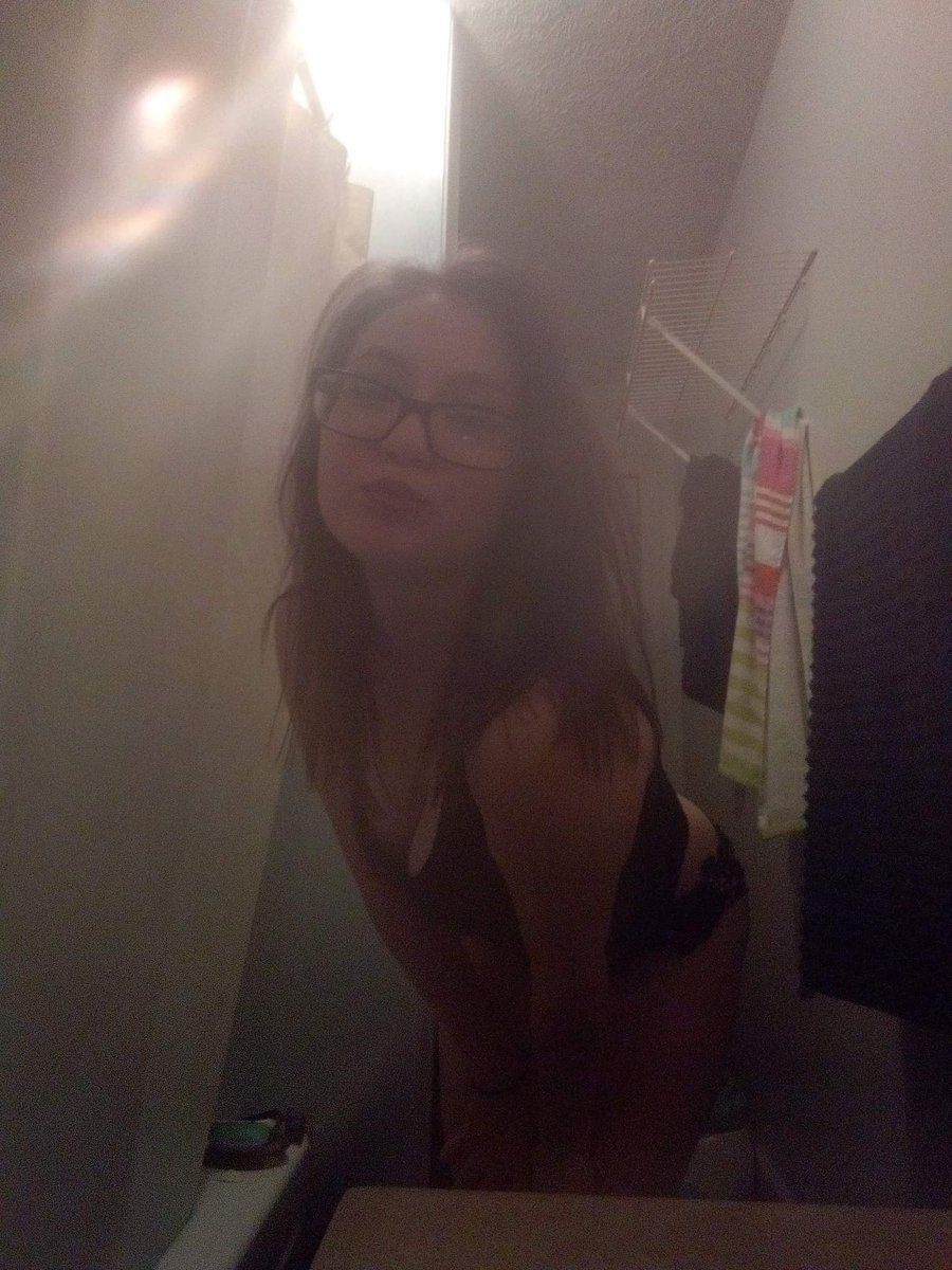 lilyofthemist17's tweet photo. Sub to my #OnlyFansTease  #Onlyfans @brittneylaw17 for hot content 😇😈 https://t.co/tUCJ3CvzE4