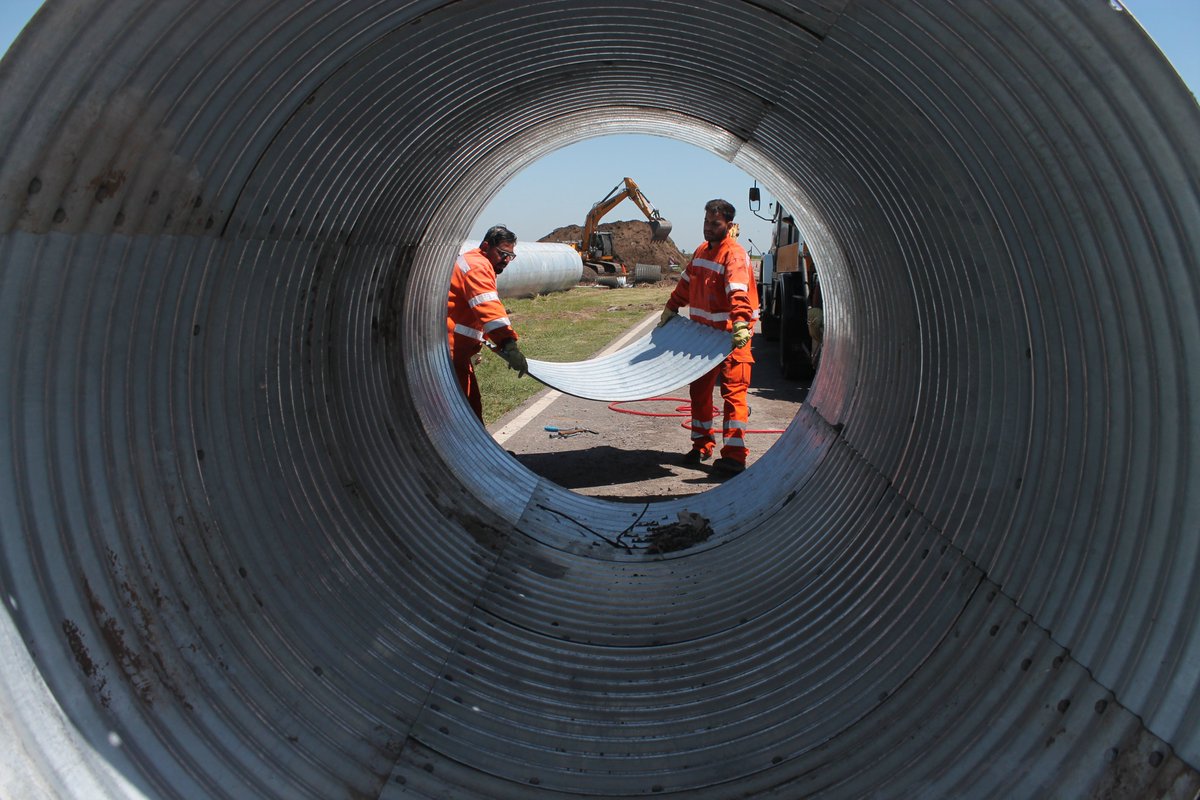 MarilyriveroG's tweet photo. Hoy supervise las obras de reparación del Puente conocido como "Cuero de Zorro" en la RN33. Estamos trabajando contra reloj para rehabilitar cuanto antes esta importante arteria.

#Dto1 #DivisiónConservación
@patriciogok
@GustavoHArrieta https://t.co/UgZn5zutpP