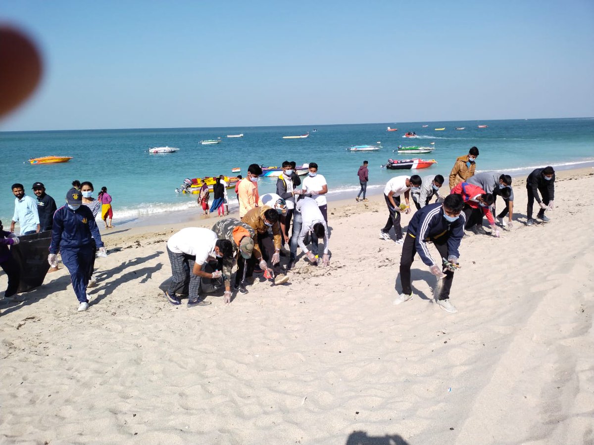NCC_Dte_Gujarat's tweet photo. #PuneetSagar
Cdts of 27 Gj Bn assisted by local population cleaned the Shivrajpur Beach and collected 22 kgs of waste &amp; propagated message of“Clean Sea Shores/Beaches” amongst the local  population.
@HQ_DG_NCC
@DefencePRO_Guj
@jitu_vaghani
@GovernorofGuj
@Bhupendrapbjp https://t.co/uhT97tvEoR
