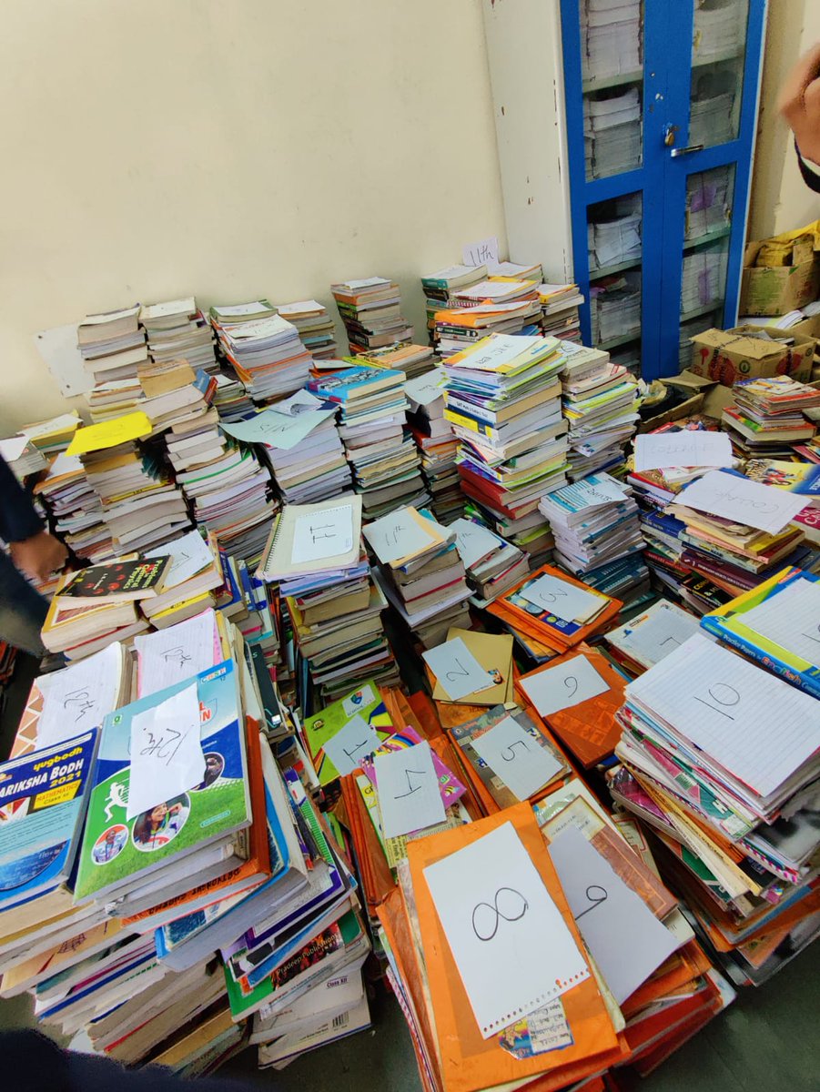 edc_acropolis's tweet photo. Putting together the efforts to be the reason of smile for someone in need. 
#DaanShiksha #donate #EducationForAll https://t.co/PF185RBASq