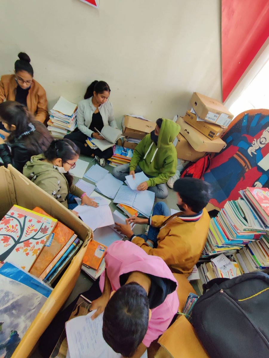 edc_acropolis's tweet photo. Putting together the efforts to be the reason of smile for someone in need. 
#DaanShiksha #donate #EducationForAll https://t.co/PF185RBASq