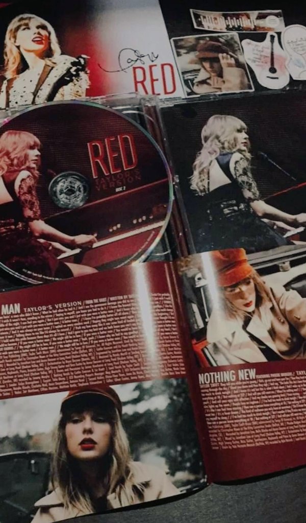 rcknclndy's tweet photo. Special thanks to my frenny (1/4 swiftie rin lol) HAHAHAHA thanks sa bday gift! Thank you po @cherustarshi  ❤

 Long live!!!! 🤗

#RedTaylorsVersion 
#AllTooWell 
#TaylorSwift https://t.co/4uxVEX9GSR