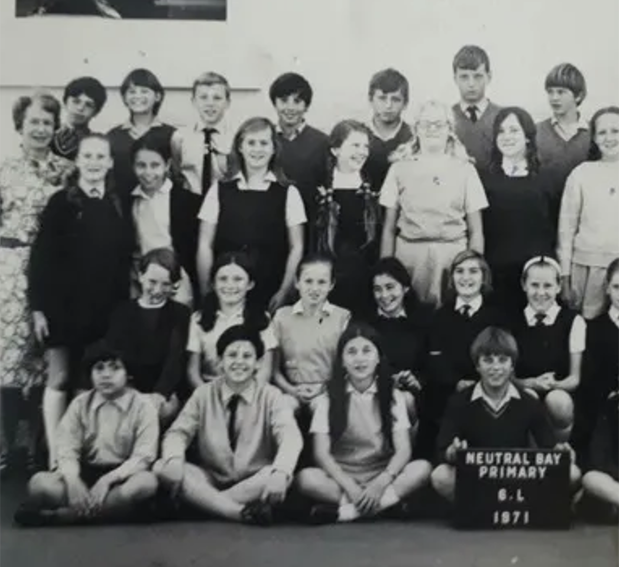 UntitledShowa's tweet photo. CREATIVE RESPONSE: Class Portrait by poet Adam Aitken @adamaitken39 
クリエイティブリスポンス：学級写真  詩・アダム・エイトケン　訳・青山友子 
https://t.co/d9KNvpVHjp  
#AJFGrants @sandyarthere @107projects @NikkeiAustralia @mayukanamori https://t.co/RVVNaki6FO