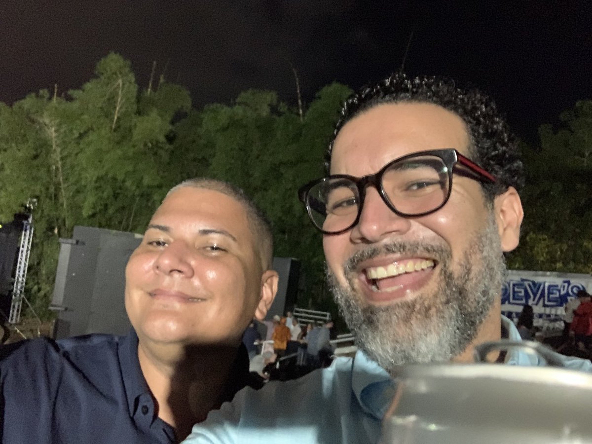 romarzan's tweet photo. Con el compadre ⁦@Mroldan521_PR_1⁩ en el cumple 85 del Maestro EDDIE PALMIERI !! #SalsaGoLdaPR #Jazz #LatinJazz https://t.co/fCxUZ6JLpH